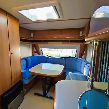 The Sure & Simple Caravan * Houschthauser