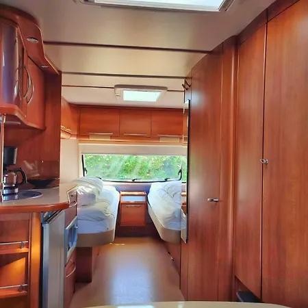 The Sure & Simple Caravan * Houschthauser